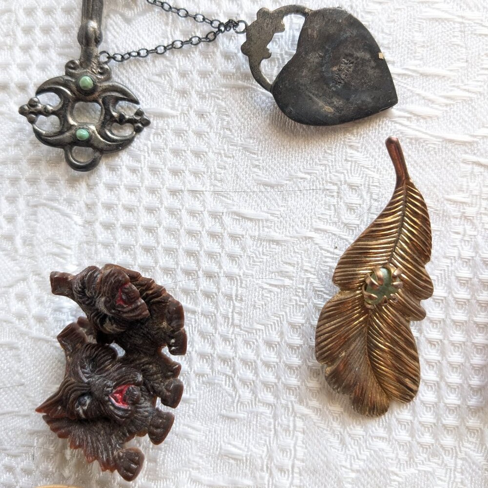 Collection of Eight Vintage Brooches 1950 - 1960 - Picture 3 of 10